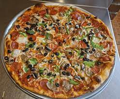 Pizza Pizza Leeward Highway thumbnail 4